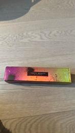 Fenty Beauty by Rihanna Body Lava, Handtassen en Accessoires, Uiterlijk | Cosmetica en Make-up, Ophalen of Verzenden, Zo goed als nieuw