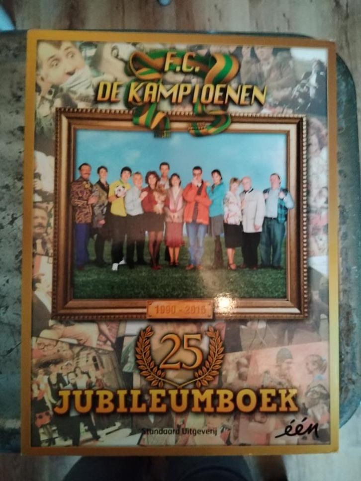 FC De Kampioenen jubileumboek 25 jaar, Boeken, Film, Tv en Media, Zo goed als nieuw, Tv-serie, Verzenden