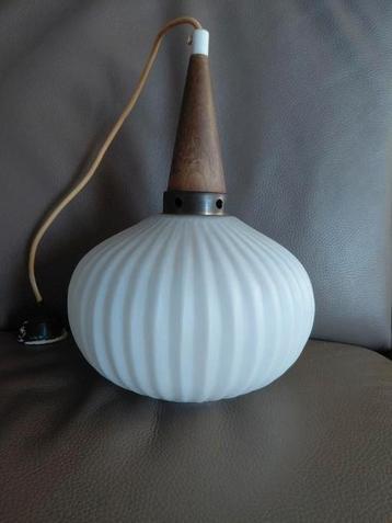 Hanglamp Massive in melkglas en teak in de stijl Louis Kalff beschikbaar voor biedingen