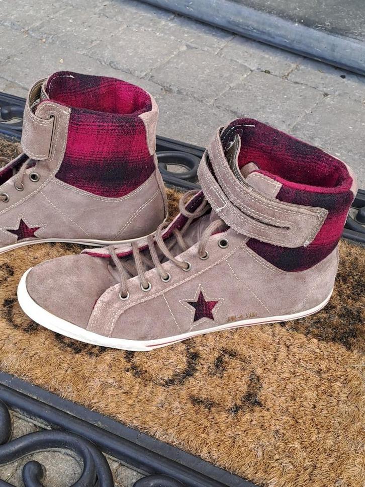 prachtige sportieve dames all-stars suéde-wol (40.5), Kleding | Dames, Schoenen, Zo goed als nieuw, Sneakers, Bruin, Ophalen of Verzenden