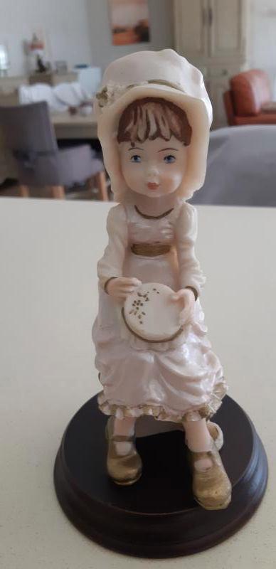 beeldje, Collections, Porcelaine, Cristal & Couverts, Comme neuf, Enlèvement