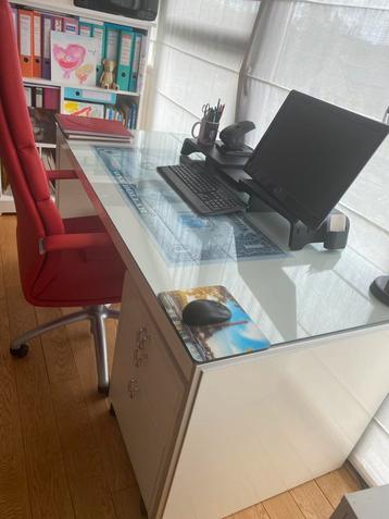 À vendre : bureau élégant et moderne en excellent état beschikbaar voor biedingen