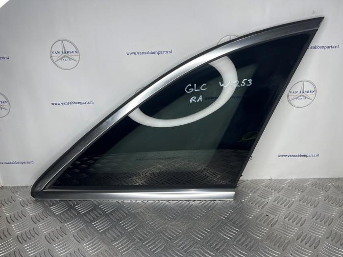 Driehoeks Ruit rechts-achter van een Mercedes GLC-Klasse, Auto-onderdelen, Ruiten en Toebehoren, Mercedes-Benz, Gebruikt, 3 maanden garantie