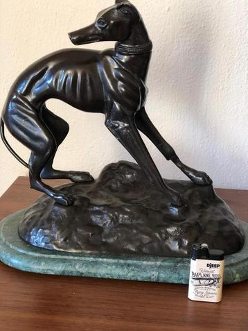 bronzen sculptuur whippet hond windhond greyhound op groen m beschikbaar voor biedingen