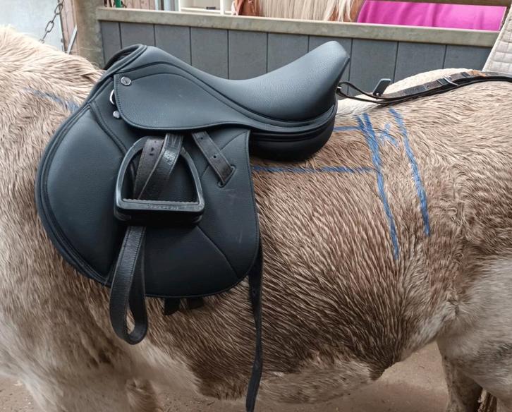 Nieuw Norton ponyzadel 15 inch + extra boom, Dieren en Toebehoren, Paarden en Pony's | Zadels, Nieuw, Recreatie, Ophalen