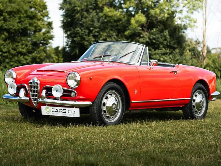 Alfa Romeo Giulia Spider Veloce specifications fully restore, Auto's, Oldtimers, Bedrijf, Te koop, Lederen bekleding, Lichtmetalen velgen