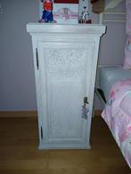 Wit nachtkastje, Ophalen