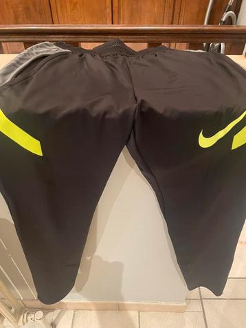 Dry Fit Nike Joggingbroek beschikbaar voor biedingen