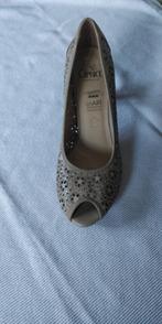 NIEUW Bruine lederen damesschoen met hak maat 40,5, Caprice, Enlèvement ou Envoi, Neuf