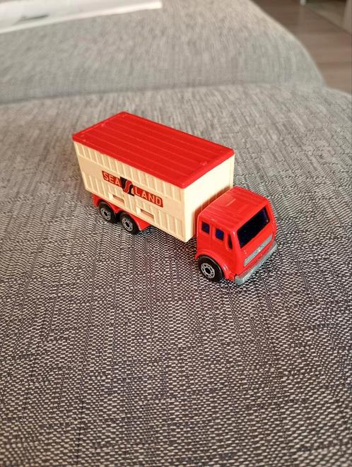 Matchbox Mercedes container truck, Hobby en Vrije tijd, Modelauto's | Overige schalen, Ophalen of Verzenden