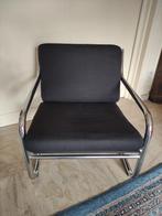 Fauteuil met chroom frame en zwarte kussens, Minder dan 75 cm, Gebruikt, Stof, 50 tot 75 cm