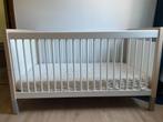 Babybedje en bijpassende commode, Kinderen en Baby's, Ophalen, Gebruikt, Ledikant