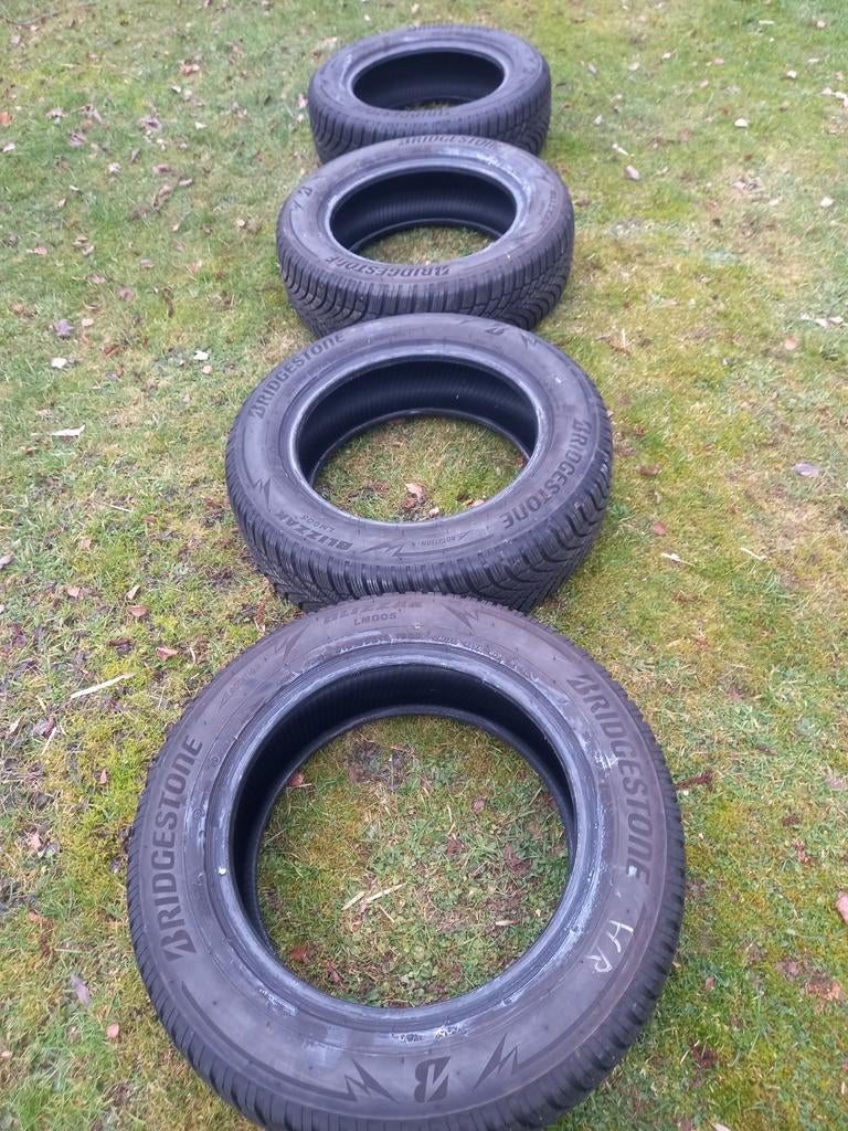 4 pneus Bridgestone hiver 215/65/17, Enlèvement