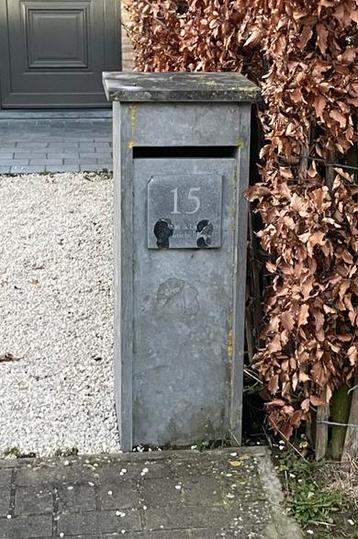 Brievenbus in blauwsteen beschikbaar voor biedingen