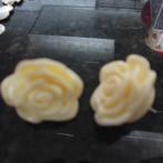 oorbellen beige bloem, Ophalen of Verzenden, Beige