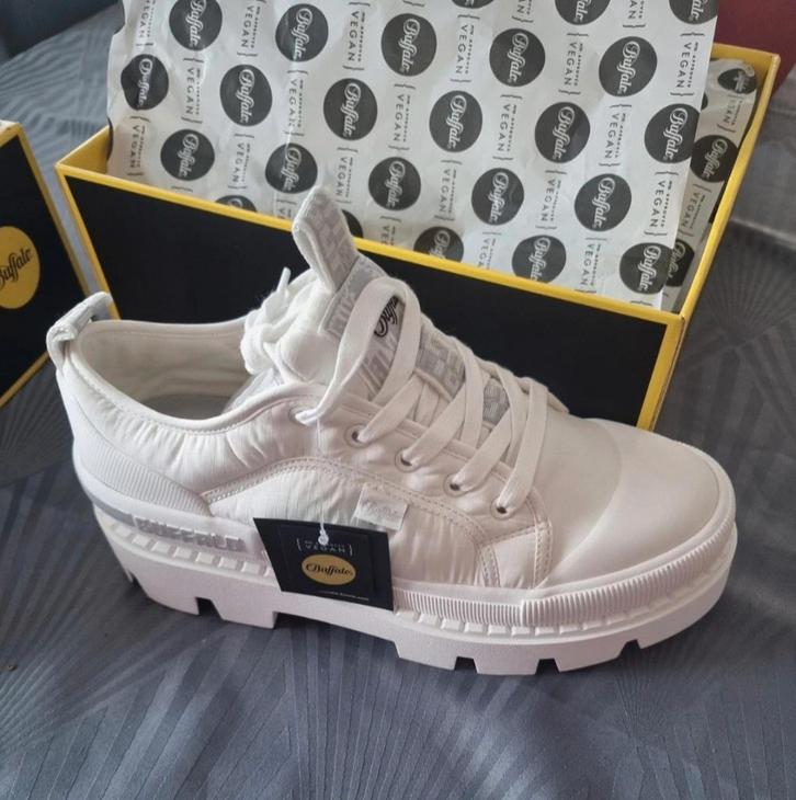 Nieuw en ongebruikt schoenen voor onze kleinsten
en ook voor, Kleding | Heren, Schoenen, Nieuw, Ophalen of Verzenden