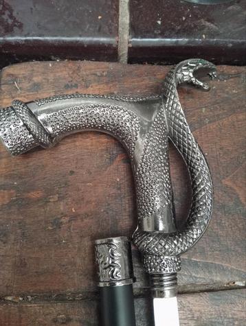 Cobra-hengel  beschikbaar voor biedingen