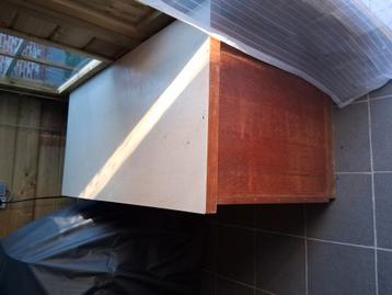 houten bureau met opbergruimte  beschikbaar voor biedingen