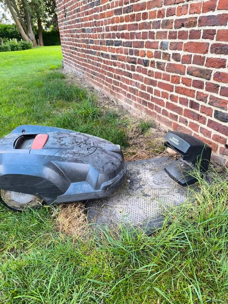 Husqvarna 230 acx, Tuin en Terras, Robotmaaiers, Zo goed als nieuw, Ophalen