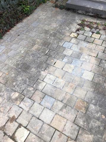 Gratis buitentegels beschikbaar voor biedingen