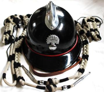 ~~ Belgische Politiehelm met Vuurkoord en Schouderstukken ~~ beschikbaar voor biedingen