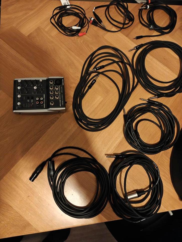 Behringer XENYX 502S mixer + kabels, Doe-het-zelf en Bouw, Gereedschap | Schuurmachines, Zo goed als nieuw, Ophalen of Verzenden