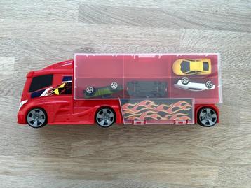 NIEUW Rode vrachtwagen met 4 kleine auto's - plastiek beschikbaar voor biedingen