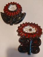 2 bloemen in geglazuurde keramiek met signatuur, Antiek en Kunst, Ophalen of Verzenden