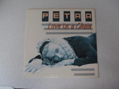 Maxi Single van "Petra" Love Is A Chain anno 1992., CD & DVD, Vinyles | Néerlandophone, Utilisé, Autres genres, 12 pouces, Enlèvement ou Envoi
