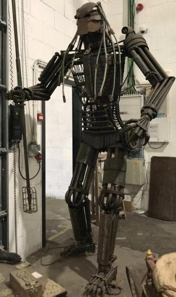 UNIEK KUNSTWERK – Gigantisch Industriële Sculptuur / Robotbe beschikbaar voor biedingen