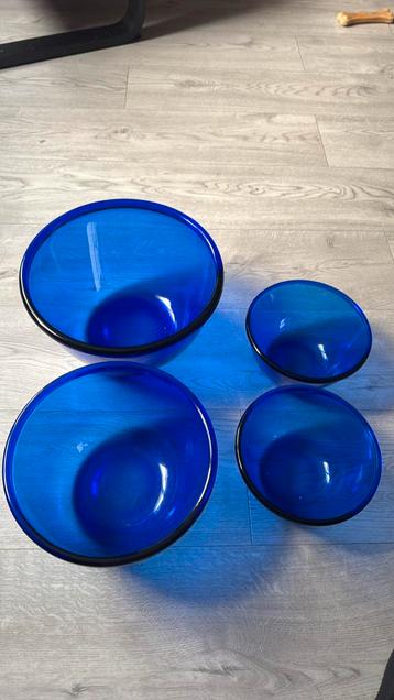 Jolis  plats en verre beschikbaar voor biedingen