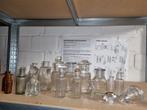 16 antieke glazen flessen met en zonder kurken, Ophalen of Verzenden