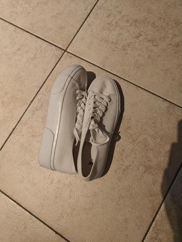 Witte casual sneakers dames beschikbaar voor biedingen