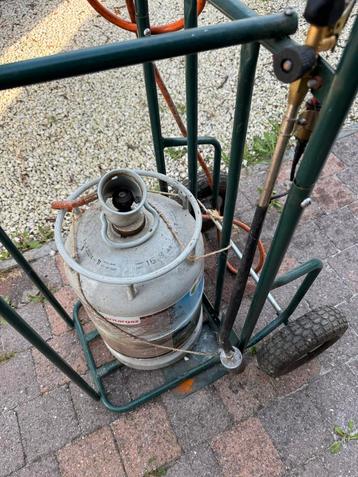 Bruleur au gaz sur support roulant pour mauvaises herbes beschikbaar voor biedingen