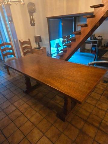 Massieve houten eetkamertafel – robuust & karaktervol
 beschikbaar voor biedingen