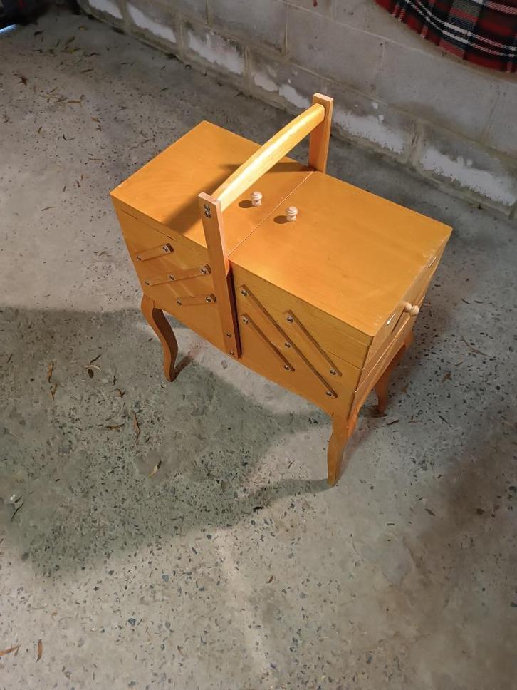 A vendre 1 travailleuse de couture, Hobby en Vrije tijd, Naaien en Fournituren, Gebruikt, Overige typen, Ophalen