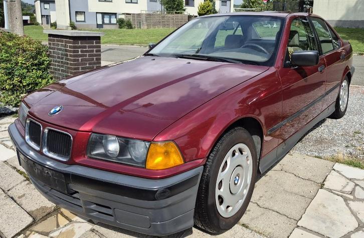 BMW 318i ancêtre, Auto's, BMW, Particulier, 3 Reeks, Benzine, Berline, 4 deurs, Handgeschakeld, Rood, Beige, Achterwielaandrijving