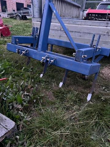 *weiniggekruikte Profecionele sterke diepwoeler met 4tanden* beschikbaar voor biedingen