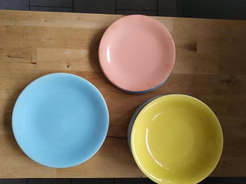 lot van 13 Boch borden in pastelkleuren (3), Antiek en Kunst, Antiek | Keramiek en Aardewerk, Ophalen of Verzenden