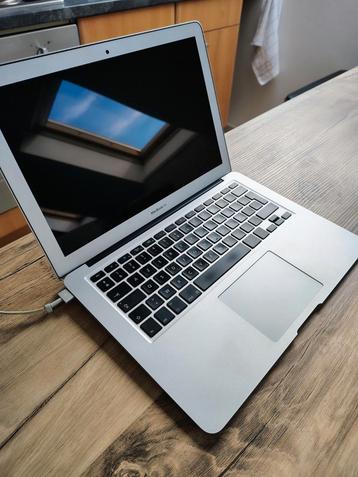Apple MacBook Air i5 2017 beschikbaar voor biedingen