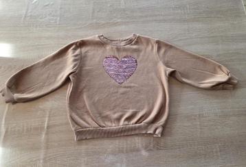 Trui met hartje beschikbaar voor biedingen