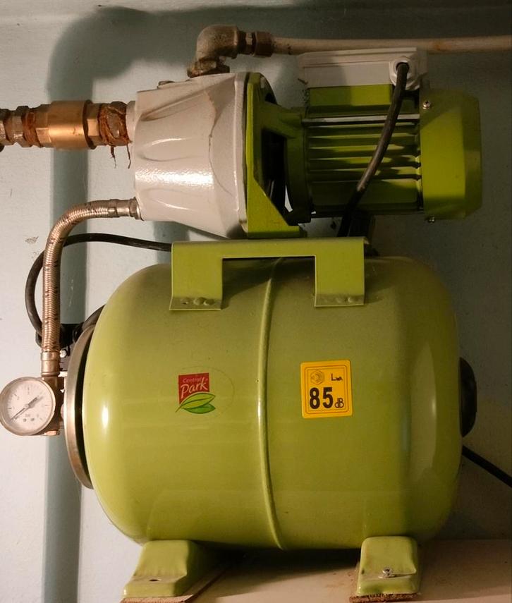 Spiksplinternieuwe Regenpomp. Reden van verkoop: zie omschr., Doe-het-zelf en Bouw, Sanitair, Ophalen