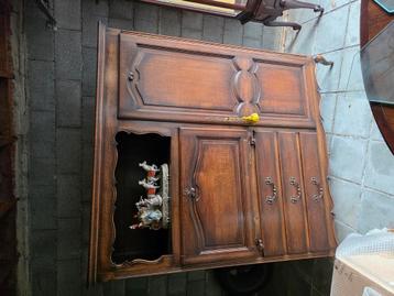 Mooie antieke kast, met prachtige originele kleuren.  beschikbaar voor biedingen
