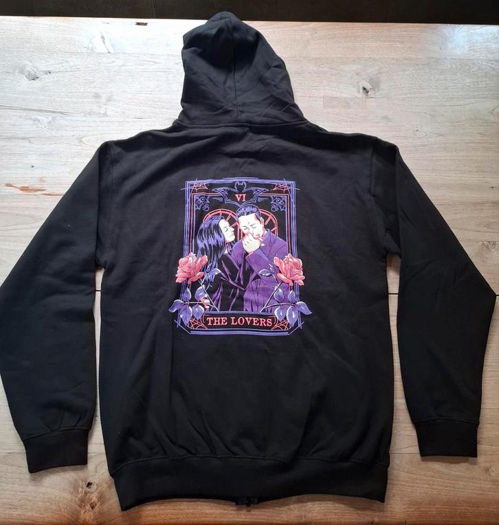 Zwart Qwertee vest The Lovers (Addams Family) maat M nieuw, Kleding | Heren, Truien en Vesten, Nieuw, Maat 48/50 (M), Zwart, Ophalen of Verzenden