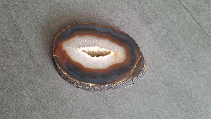 Schitterende Agaat Geode Schijf - Uniek Natuurlijk Kunstwerk, Verzamelen, Mineralen en Fossielen, Overige typen, Ophalen
