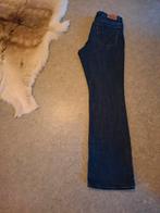 Botte classique Levis taille 28 x 32, Vêtements | Femmes, Jeans, Enlèvement