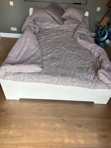Lit 1m40 avec sommier beschikbaar voor biedingen