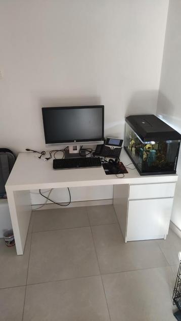 Bureau beschikbaar voor biedingen
