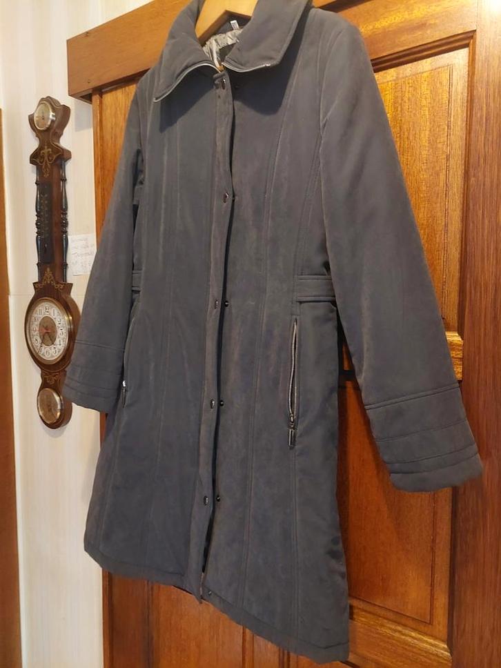 Donkergrijze damesjas maat 42, Kleding | Dames, Jassen | Winter, Zo goed als nieuw, Maat 42/44 (L), Ophalen of Verzenden