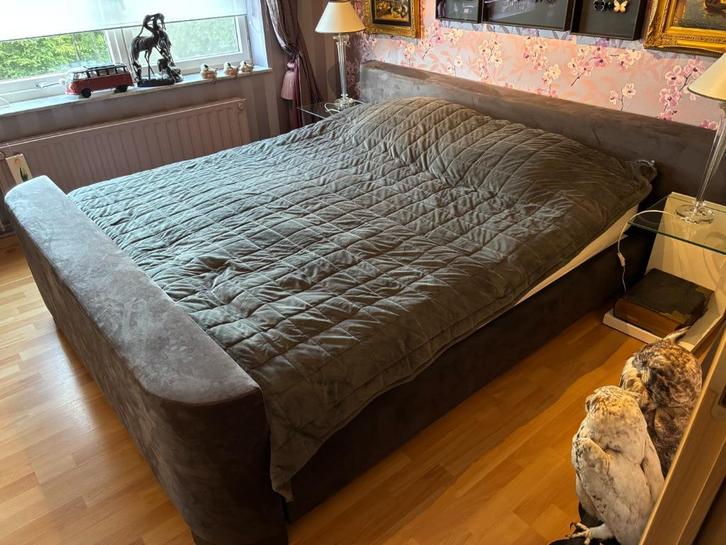Box spring 180cmx200cm met toebehoren, Huis en Inrichting, Slaapkamer | Bedden, Gebruikt, Tweepersoons, 180 cm, 200 cm, Stof, Grijs